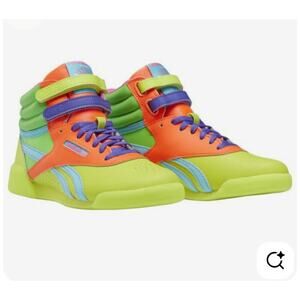 Reebok Freestyle High Tops Girls Size 6 Pre-loved